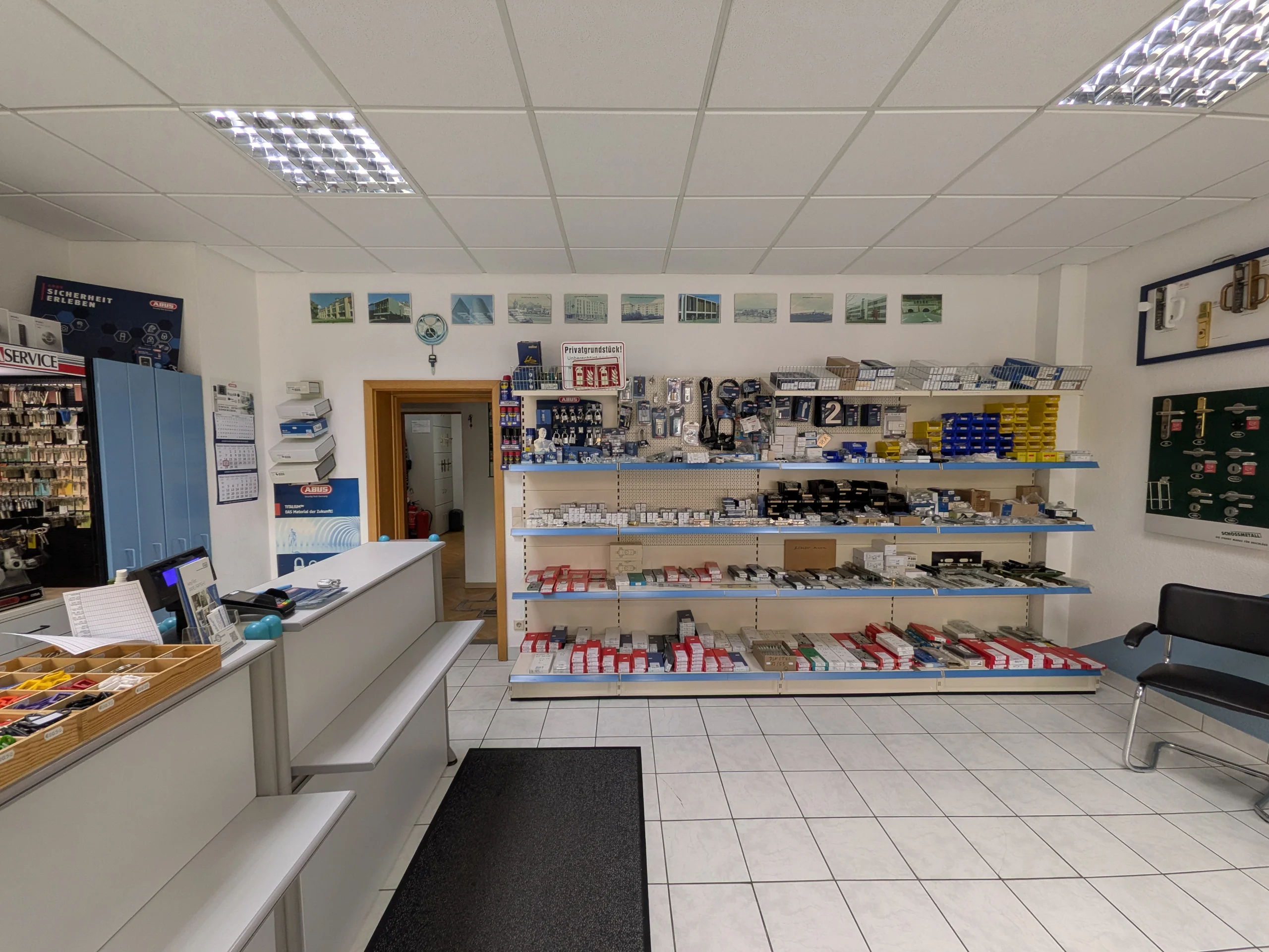Sortiment an Schlüsseln, Schlössern und Sicherheitstechnik